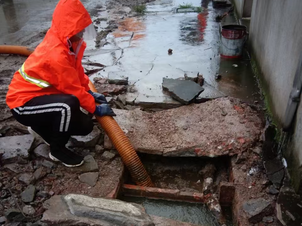 太和专业清理污水池 炜誉市政以规范流程守护城市 “肠道”