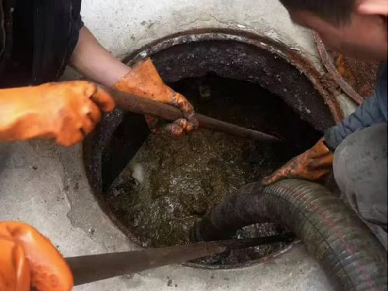 太和清理化粪池时如何避免沼气的危害?